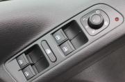 серебряный Volkswagen Tiguan 1.4 MT (150 л.с.) 4WD 2016 фото 23