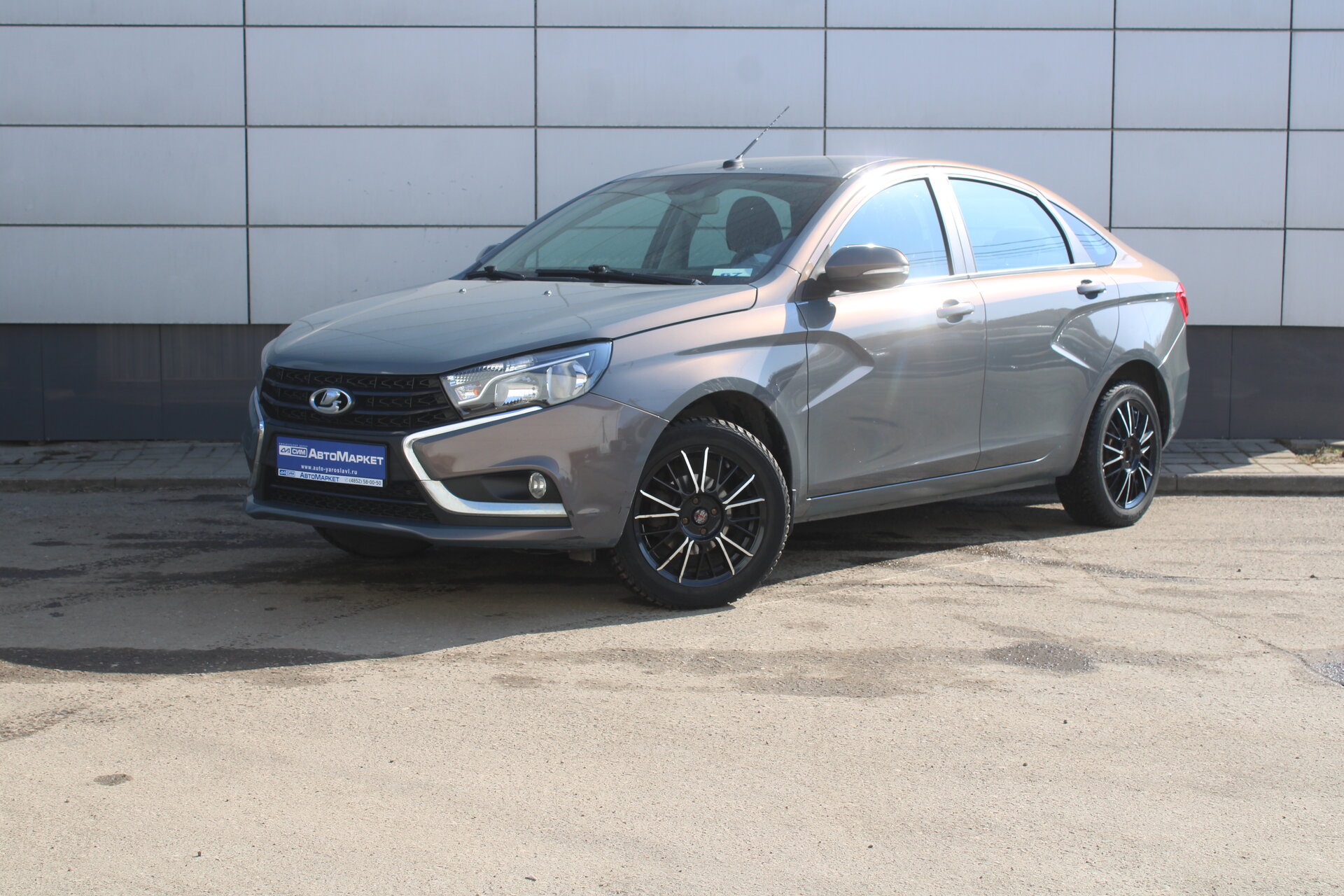 Серый Lada (ВАЗ) Vesta 1.6 MT (106 л.с.) 2015