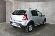 Серебряный Renault Sandero Stepway 1.6 MT (84 л.с.) 2014 фото 5