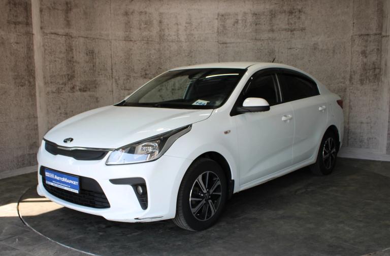Белый Kia Rio 1.6 AT (123 л.с.) 2019
