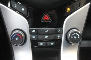 черный Chevrolet Cruze 1.8 AT (141 л.с.) 2013 фото 24