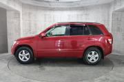 Красный Suzuki Grand Vitara 2.0 MT (140 л.с.) 4WD 2010 фото 4
