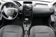 Белый Renault Duster 2.0 AT (143 л.с.) 4WD 2015 фото 8