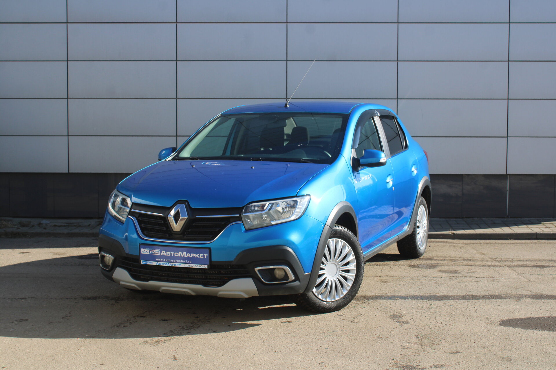 Синий Renault Logan Stepway 1.6 MT (113 л.с.) 2019