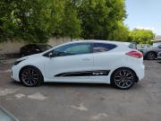 белый Kia Ceed GT 1.6 MT (204 л.с.) 2015 фото 1