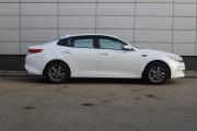 Белый Kia Optima 2.0 MT (150 л.с.) 2018 фото 4