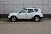 Белый Renault Duster 2.0 AT (143 л.с.) 4WD 2015 фото 4