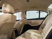 синий BMW 3 серии 318i 2.0 AT (156 л.с.) 2021 фото 20