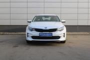 Белый Kia Optima 2.0 MT (150 л.с.) 2018 фото 1