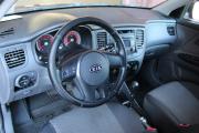 Красный Kia Rio 1.4 AT (95 л.с.) 2011 фото 9