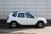 Белый Renault Duster 2.0 MT (143 л.с.) 4WD 2018 фото 4