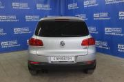 серебряный Volkswagen Tiguan 1.4 MT (150 л.с.) 4WD 2016 фото 8