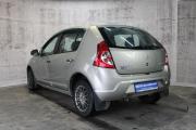 Бежевый Renault Sandero 1.6 MT (103 л.с.) 2010 фото 7