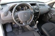Белый Renault Duster 2.0 MT (143 л.с.) 4WD 2018 фото 9