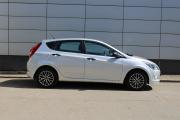 Серебряный Hyundai Solaris 1.4 MT (107 л.с.) 2016 фото 4