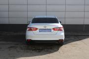 Белый Toyota Camry 2.5 AT (200 л.с.) 2021 фото 6