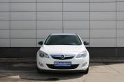 Белый Opel Astra 1.6 AT (115 л.с.) 2010 фото 1