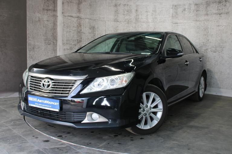 Черный Toyota Camry 2.5 AT (181 л.с.) 2013