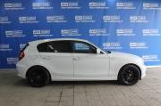 белый BMW 1 серии 116i 1.6 AT (115 л.с.) 2010 фото 6