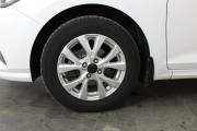 Белый Hyundai Solaris 1.6 AT (123 л.с.) 2021 фото 13