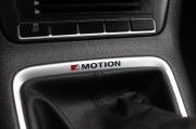 серебряный Volkswagen Tiguan 1.4 MT (150 л.с.) 4WD 2016 фото 24
