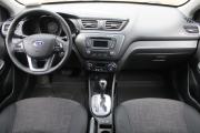 Серый Kia Rio 4-speed 1.6 AT (123 л.с.) 2012 фото 8