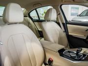 синий BMW 3 серии 318i 2.0 AT (156 л.с.) 2021 фото 17
