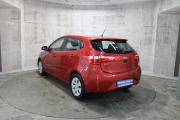 Красный Kia Rio 6-speed 1.6 MT (123 л.с.) 2014 фото 7