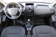 Белый Renault Duster 2.0 MT (143 л.с.) 4WD 2018 фото 8