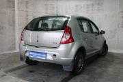 Бежевый Renault Sandero 1.6 MT (103 л.с.) 2010 фото 5