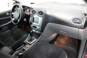 Красный Ford Focus 2.0 AT (145 л.с.) 2008 фото 10