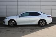 Белый Toyota Camry 2.5 AT (200 л.с.) 2021 фото 3
