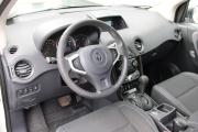 Белый Renault Koleos 2.5 CVT (171 л.с.) 4WD 2012 фото 9