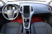 Серебряный Opel Astra 1.4 MT (140 л.с.) 2012 фото 8