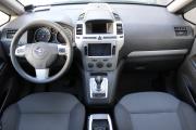 Черный Opel Zafira 1.8 AMT (140 л.с.) 2010 фото 8