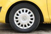 Желтый Opel Corsa 1.2 MT (85 л.с.) 2012 фото 12