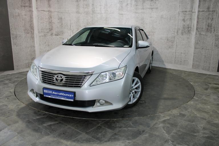 Серый Toyota Camry 2.0 AT (148 л.с.) 2013
