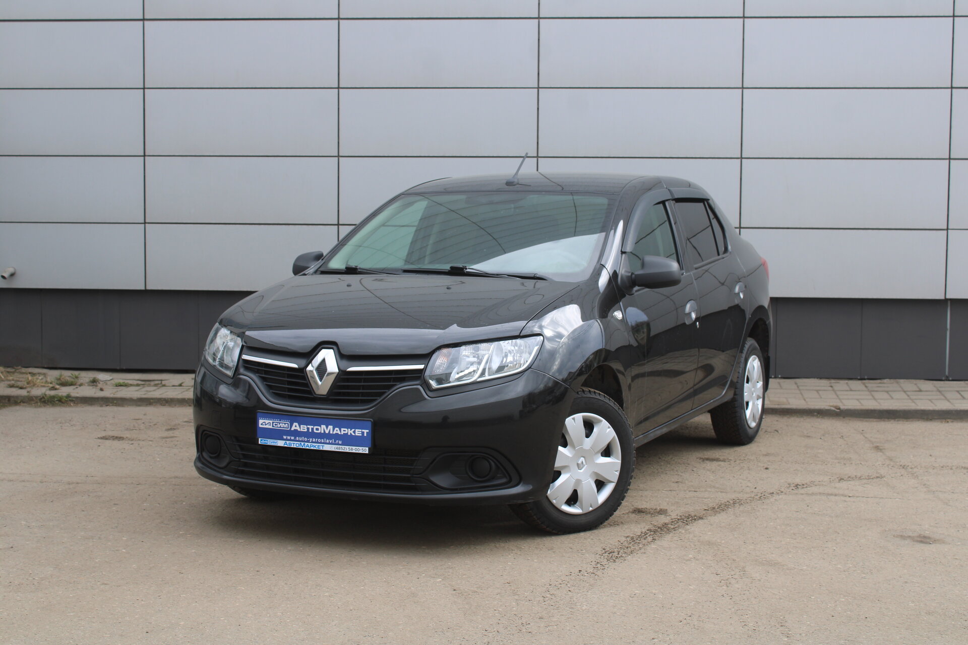 Черный Renault Logan 1.6 MT (82 л.с.) 2018