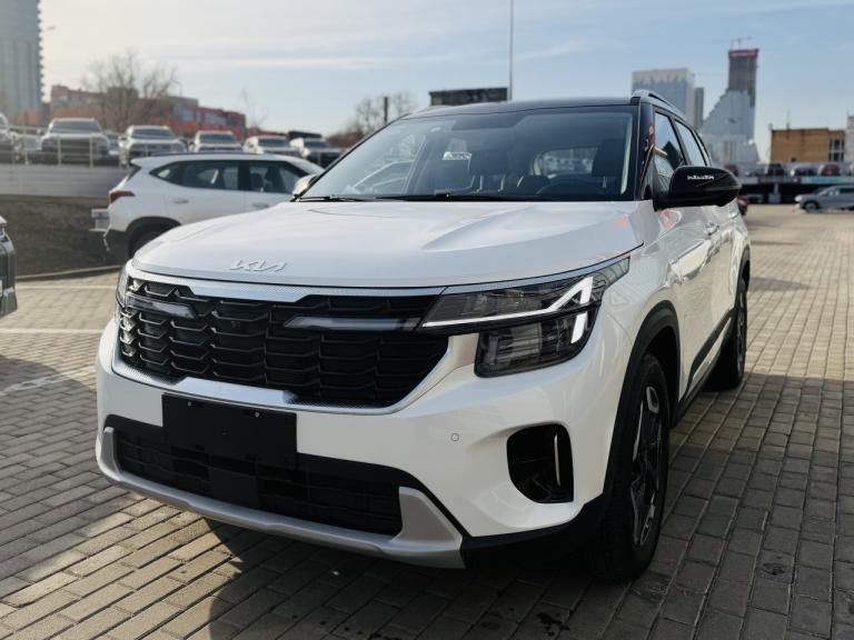 белый Kia Seltos 1.5 CVT (115 л.с.) 2026